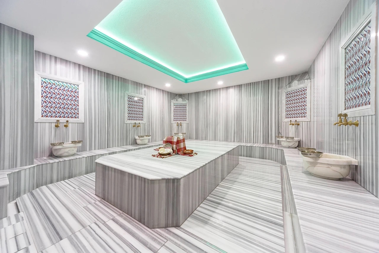Spa merkezinin mermer Türk hamamı