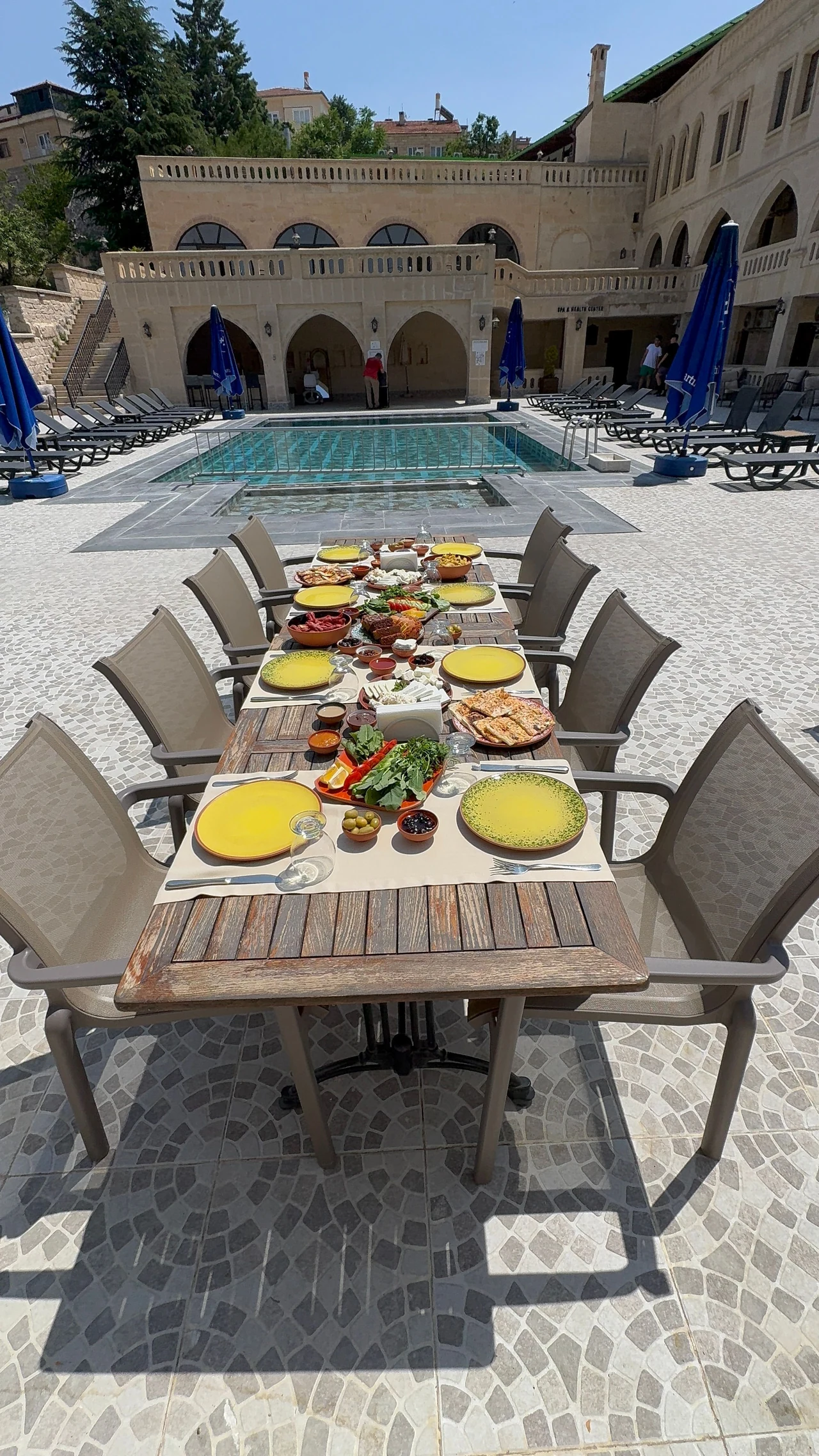 Breakfast by the pool